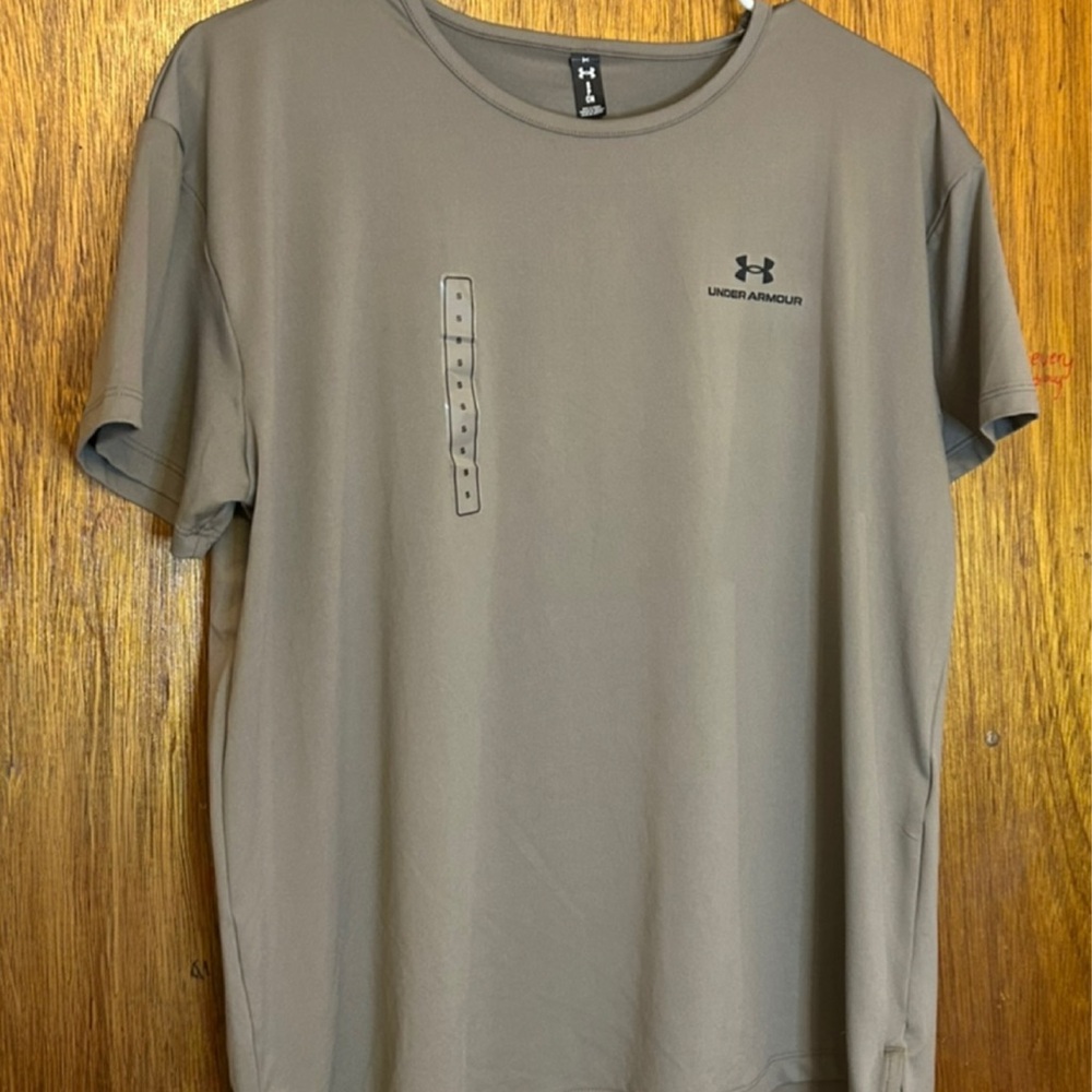 Under Armour Rush, Loose Fit, Ladies Small T-Shirt. NWT. MSRP $40